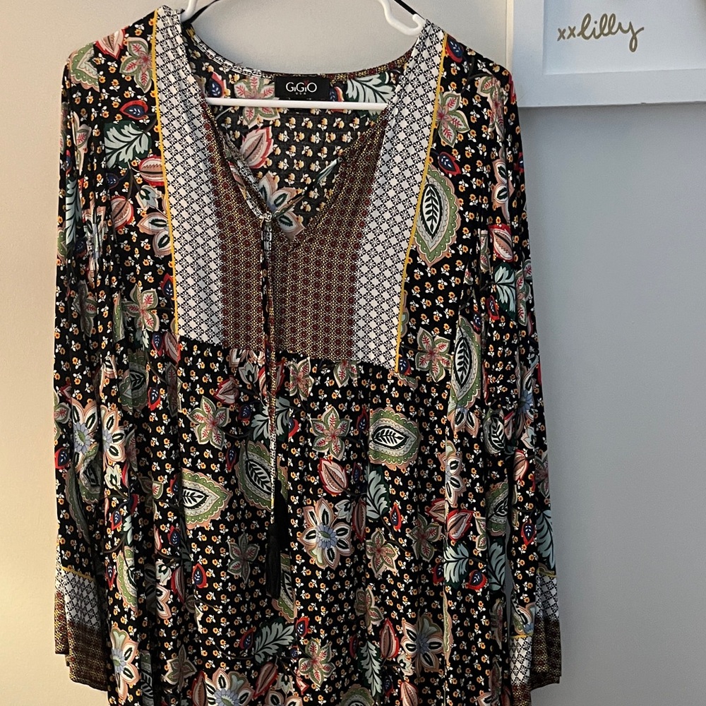 GiGiO Women's Black Floral Dress! V-Neck with tie at top of front opening! Med